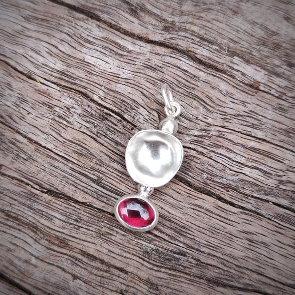 Sterling silver pendant with garnet