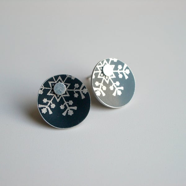 Christmas snowflake winter stud earrings in black