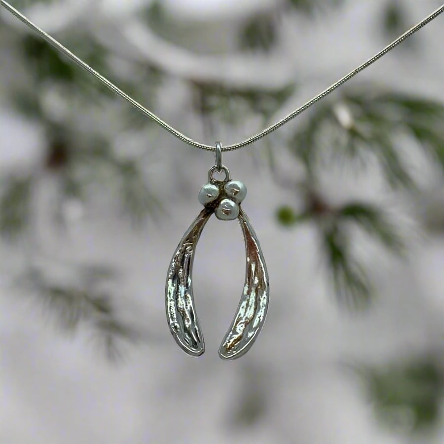 Mistletoe Necklace