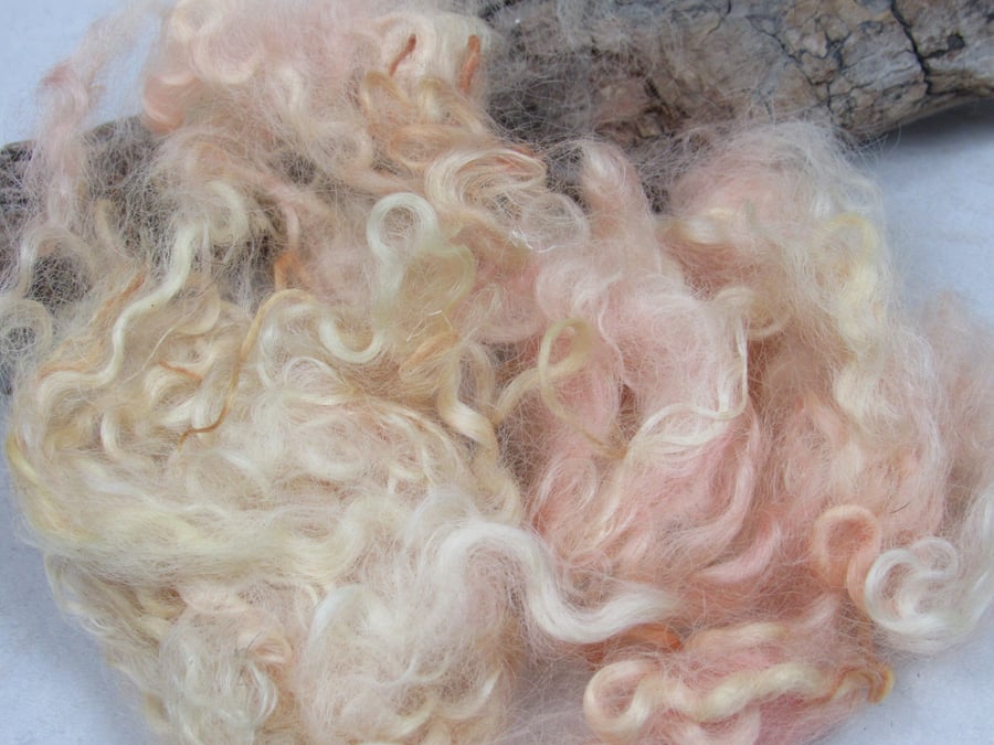 10g Naturally Dyed Peach Blend Masham Felting Wool