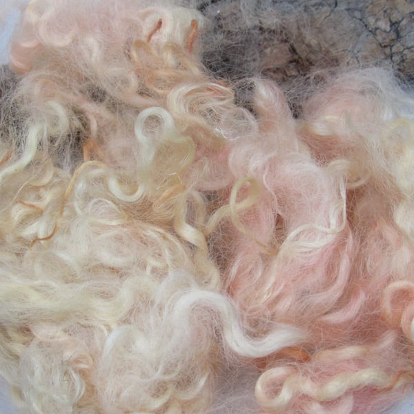 10g Naturally Dyed Peach Blend Masham Felting Wool
