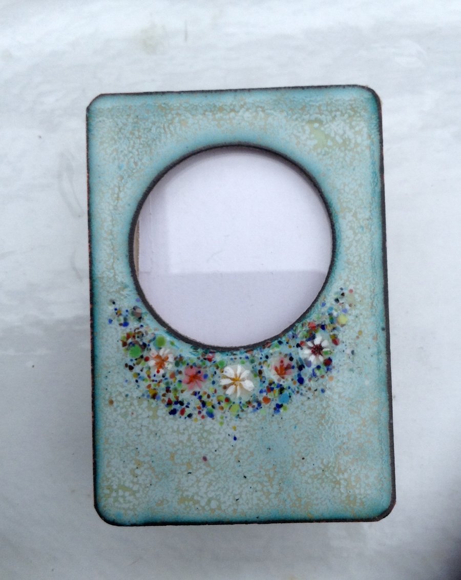 Enamelled photo frame in copper with molten glass flowers - Pale green