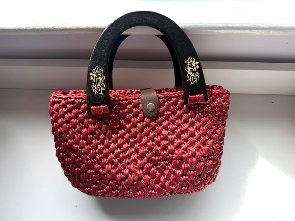 Red metallic yarn crochet handbag