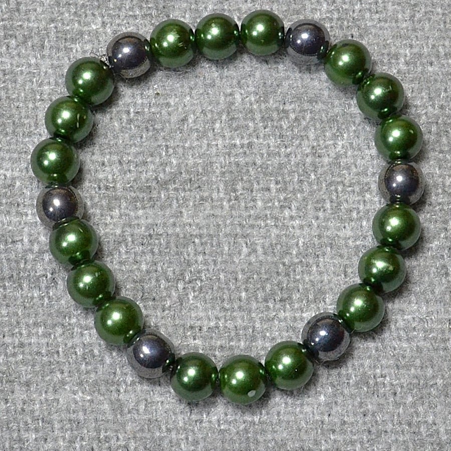 Green Glass Pearl and Gunmetal Glass Bead Elastic Bracelet