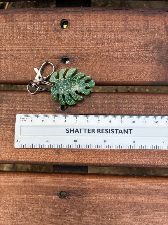 Green resin monstera leaf key ring with glitter
