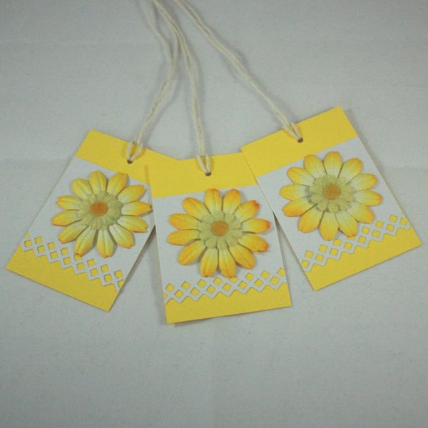 Pack of 3 yellow flower gift tags