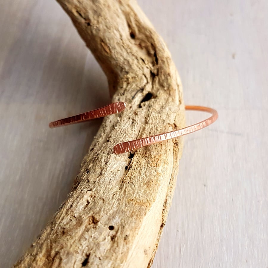 Small adjustable simple copper bangle - Hammered copper bangle - Copper bracelet