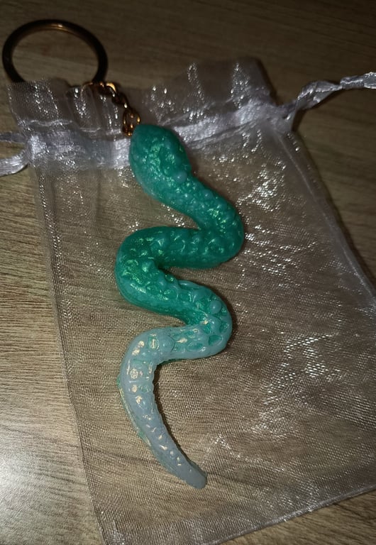 Snake keyring from hot glue 