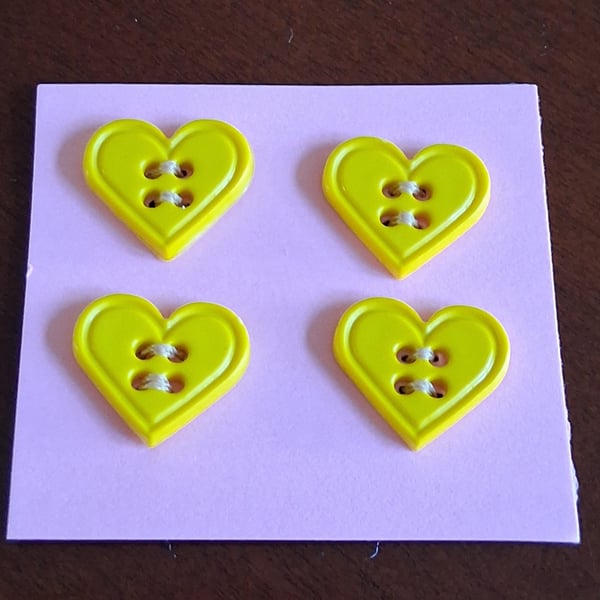 18MM YELLOW HEARTS WITH GOUR HOLES FOR ATTACHING 