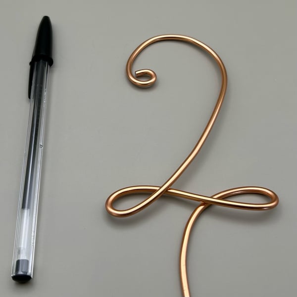 Large wire number for cakes or table displays in a choice of colours