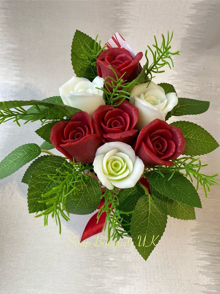 Red&White Roses Soap Bouquet: Personalized Soap Flowers Gift