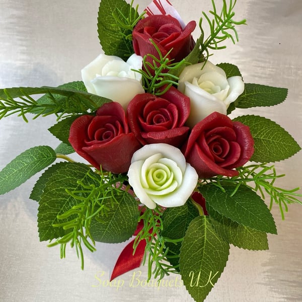 Red&White Roses Soap Bouquet: Personalized Soap Flowers Gift