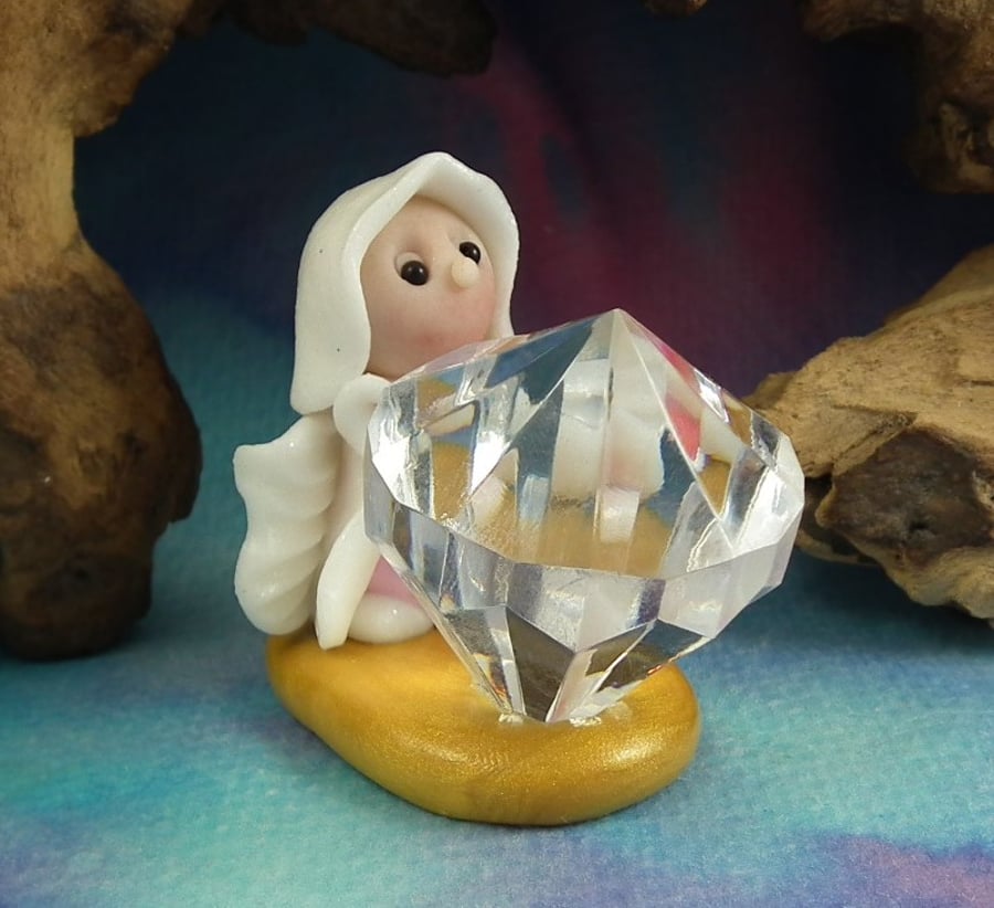 Tiny Winged Angel Gnome 'Friel' with crystal scrying prism OOAK Sculpt