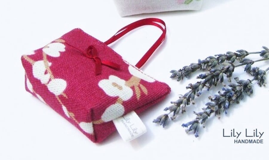 Wedding favours, 10 Mini handbag style Lavender bags - Free delivery