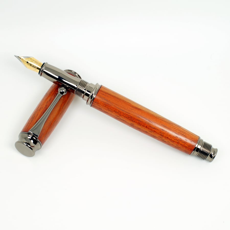 Fountain pen dressed in paduak