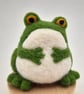 Needle felted green frog ornament - Image 2