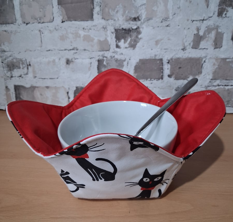REVERSABLE BOWL COSY IN CUTE KITTY CAT FABRIC