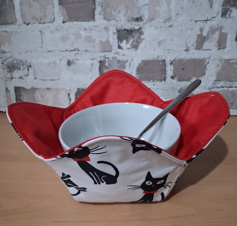 REVERSABLE BOWL COSY IN CUTE KITTY CAT FABRIC