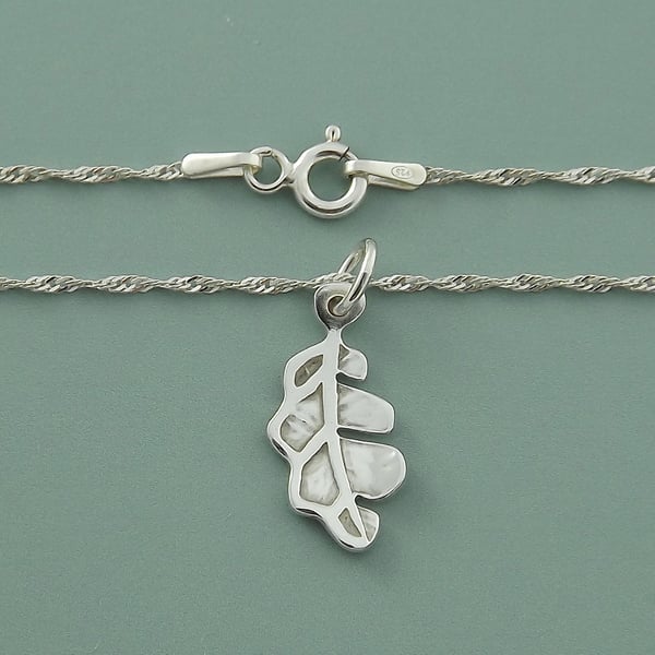 Classic Sterling Silver Oak leaf Pendant – Strength and Endurance Jewellery