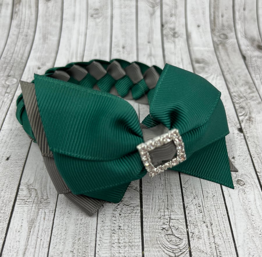School Hunter Green and Grey Pleated Bun Wrap