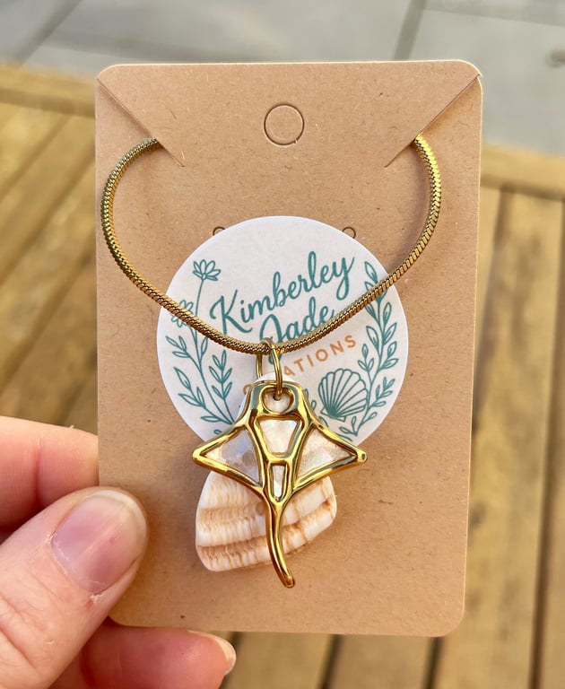 Manta Ray Sea Shell Fragment Necklace