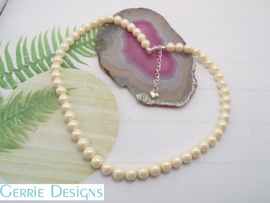 Cream Round Pearl Effect & Silver Beaded Necklace. 