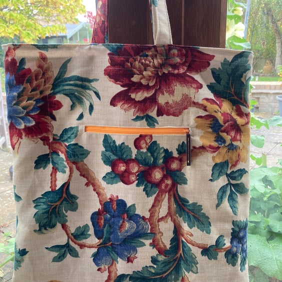 Vintage pattern  linen tote.  Lined in pink cotton. Outside zipped pocket. 