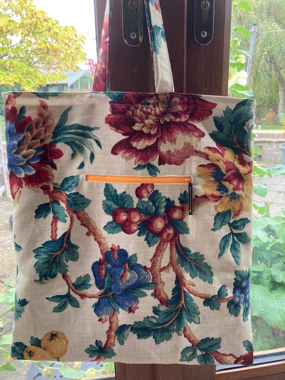 Vintage pattern  linen tote.  Lined in pink cotton. Outside zipped pocket. 