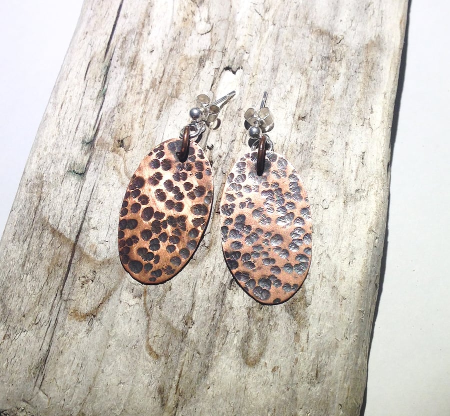 Hammered Oval Copper Earrings (ERCUSTOV1) - UK Free Post