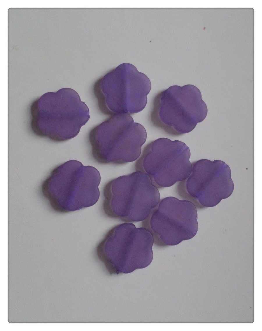 10 x Frosted Acrylic Beads - 18mm - Flower - Purple 