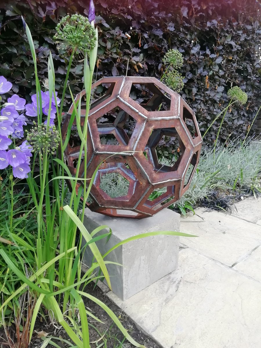 Garden sculpture decoration outdoor metal art - Sphere medium
