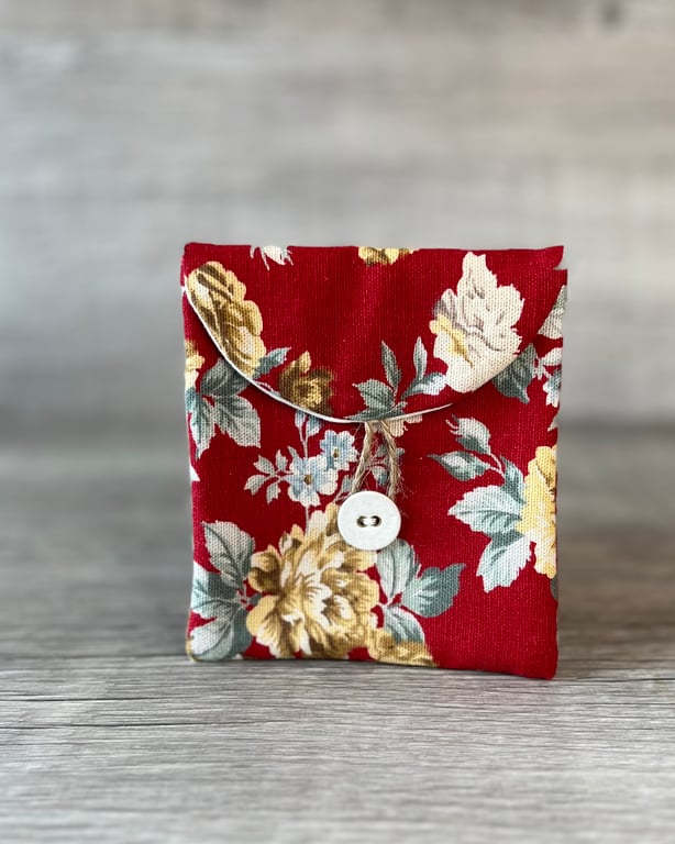Red floral purse with linen button 