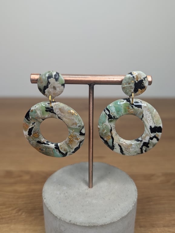 Green  stone hollow circle earrings