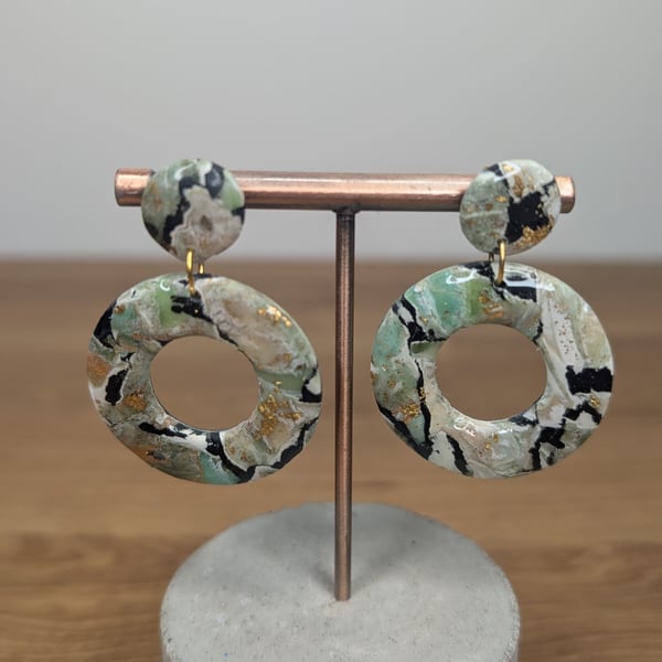 Green  stone hollow circle earrings