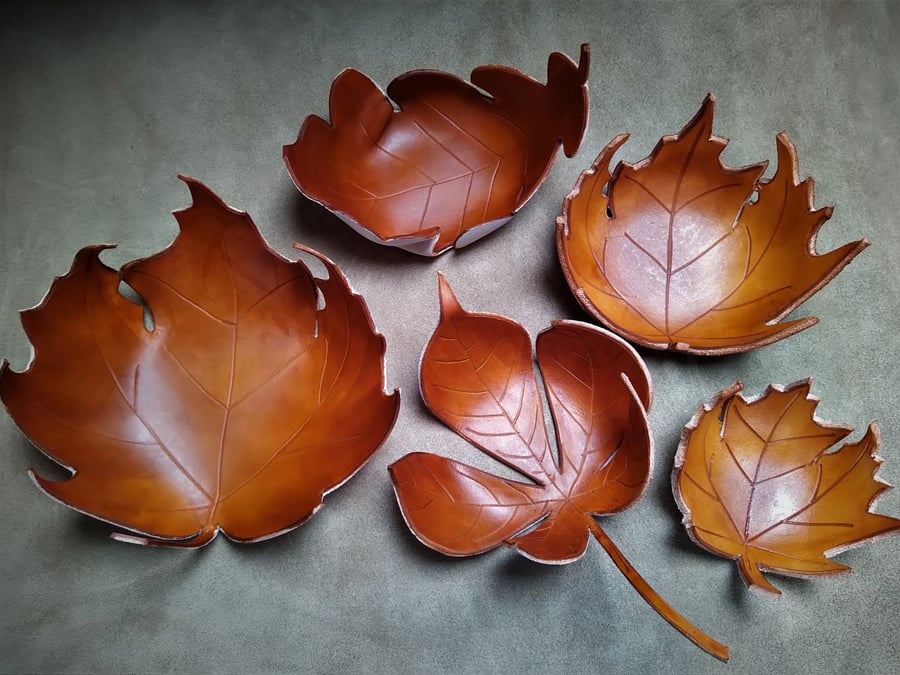 Moulded leather leaf dish
