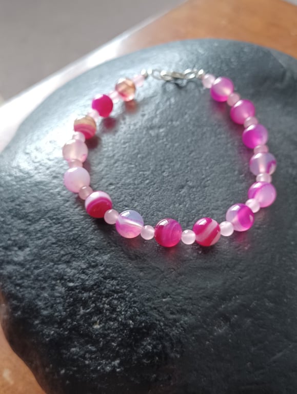 Pink agate bead bracelet