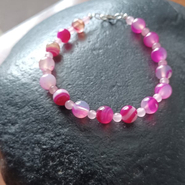 Pink agate bead bracelet