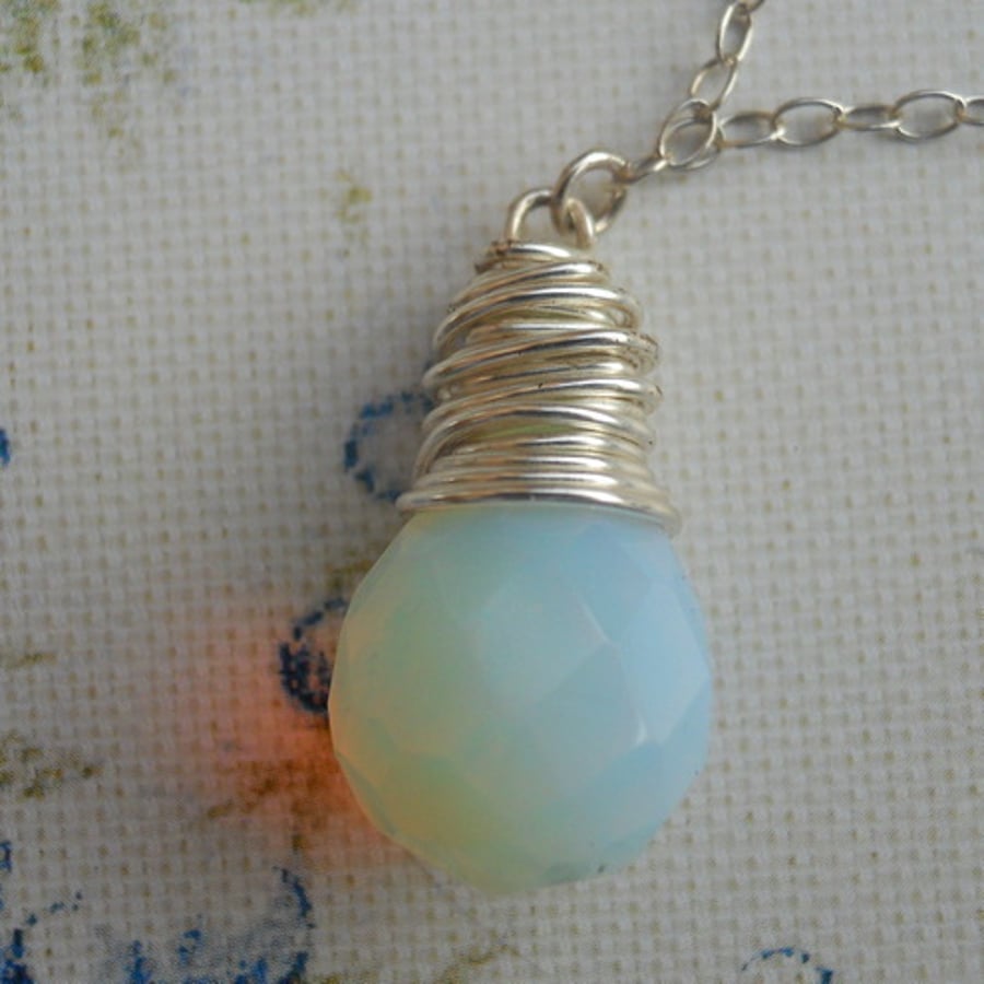  Beautiful, white moonstone pendant