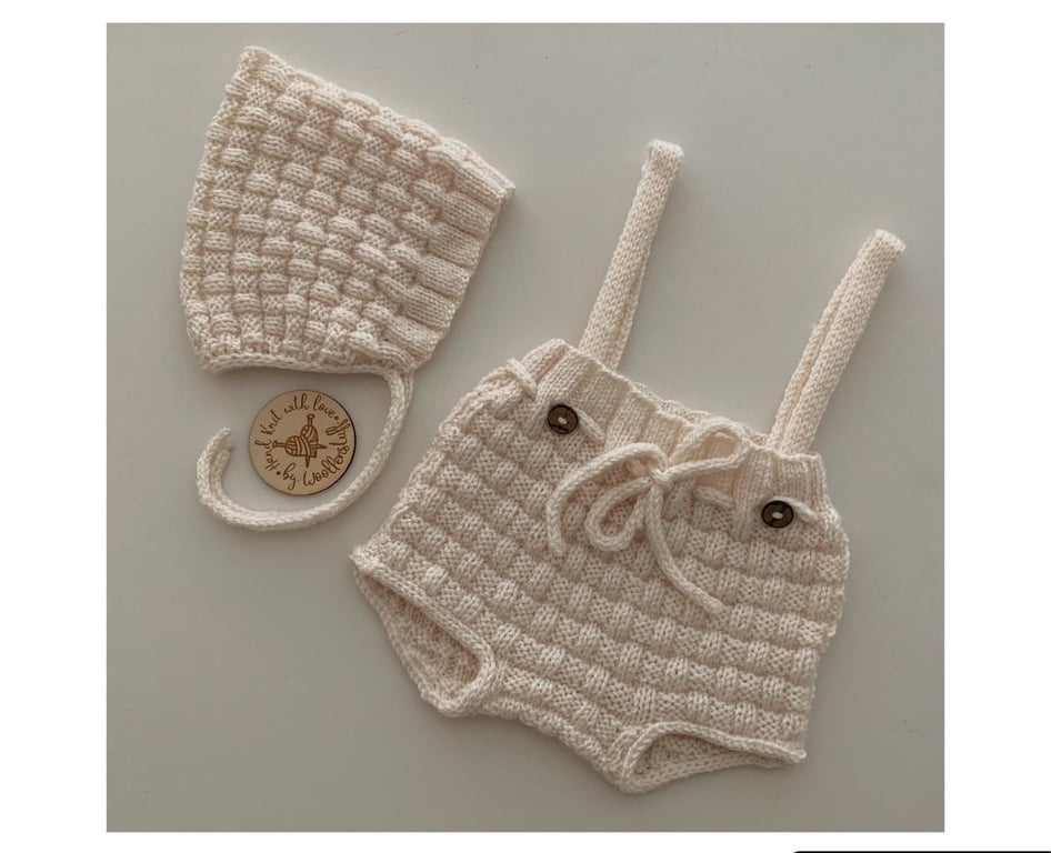 25% OFF Sample Sale Handknitted Baby Picnic Shorts & Bonnet Set - 3-6 months.