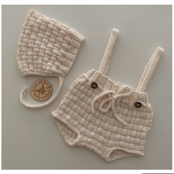 25% OFF Sample Sale Handknitted Baby Picnic Shorts & Bonnet Set - 3-6 months.