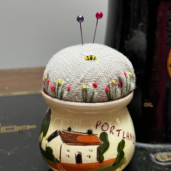 Mottoware pin cushion ‘I improve everything’ embroidered flowers and bee
