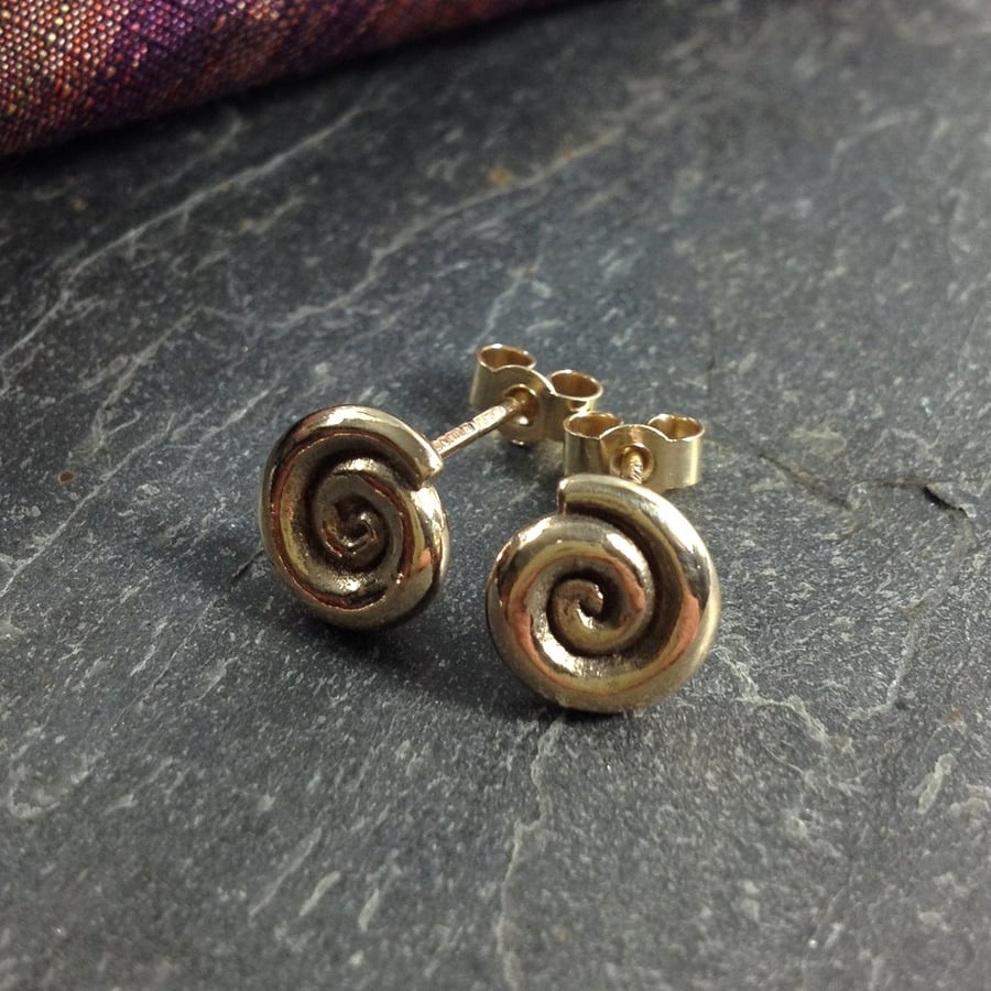 Gold ammonite stud earrings.