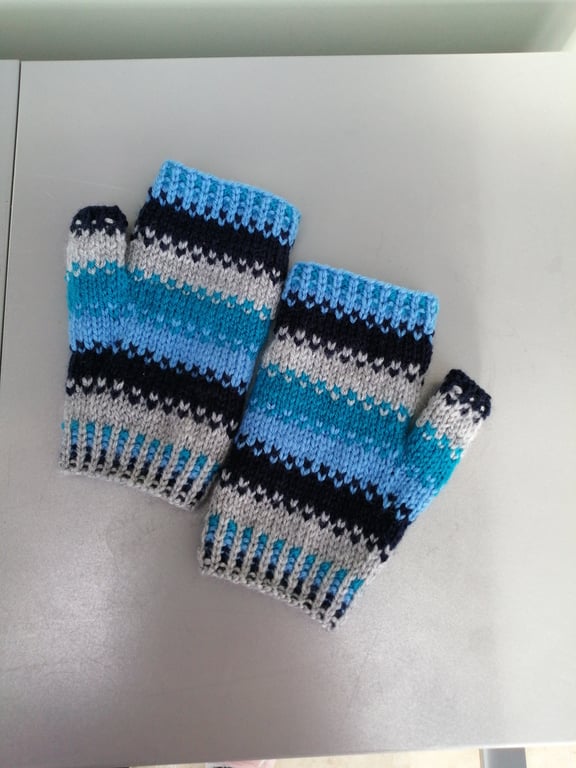 Fingerless gloves 
