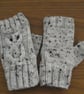 Owl Motif Fingerless Gloves (R749) - Image 3