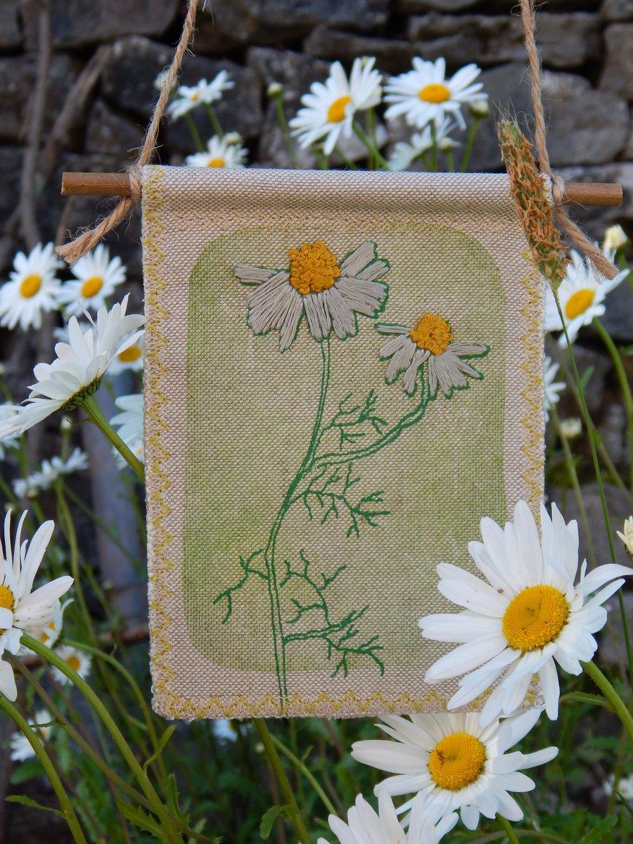 Chamomile Daisy- Green Screen Printed Hanger 