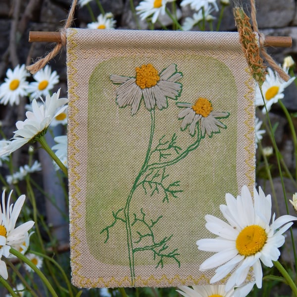 Chamomile Daisy- Green Screen Printed Hanger 