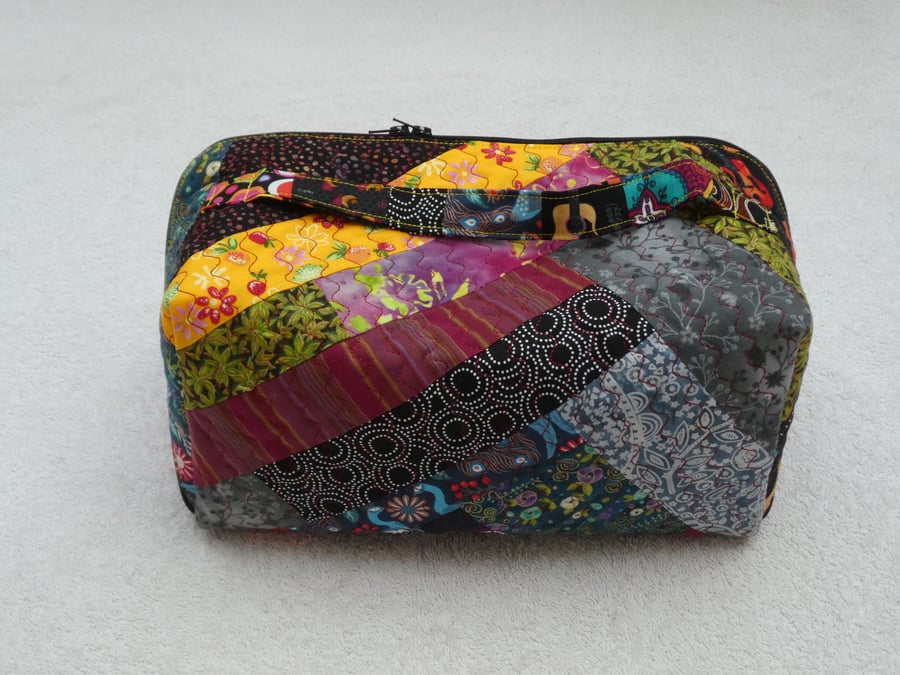 Crazy Patchwork Quilted Zipped Cube Holdall.
