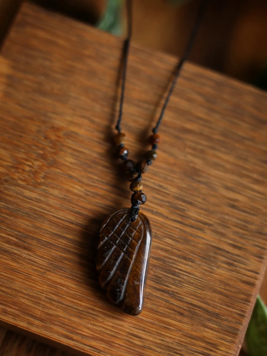 Handmade macrame necklace with Tiger Eye feather