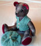 Collectable tweed teddy bear 'Hamish' with knitted wool waistcoat and hat - Image 3