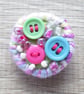 Brooch pin – Buttons & beads – Circle – Nora  - Image 1